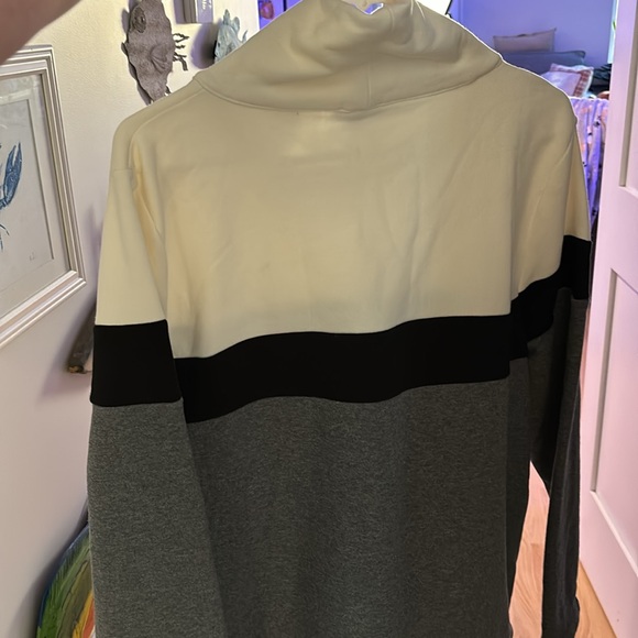 T by Talbots size XL sweatshirt - Picture 3 of 7